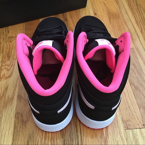 Air Jordan 1 Mid Women’s Sneakers - Picture 4 of 6